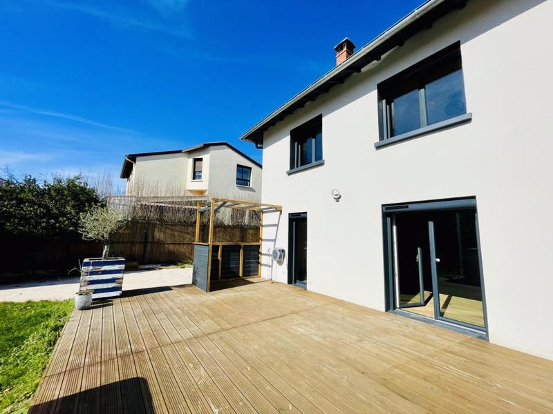 Maison - 90 m² - 4 pièces