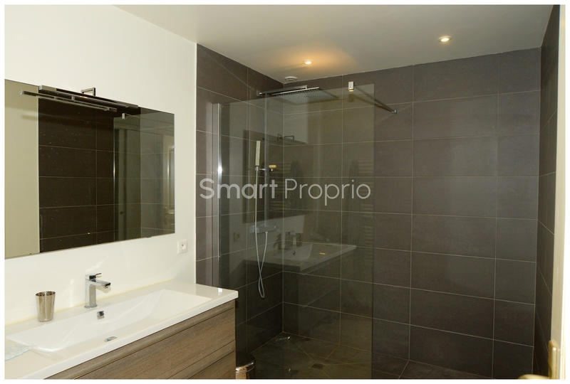 Propriété - 230 m² - 7 pièces