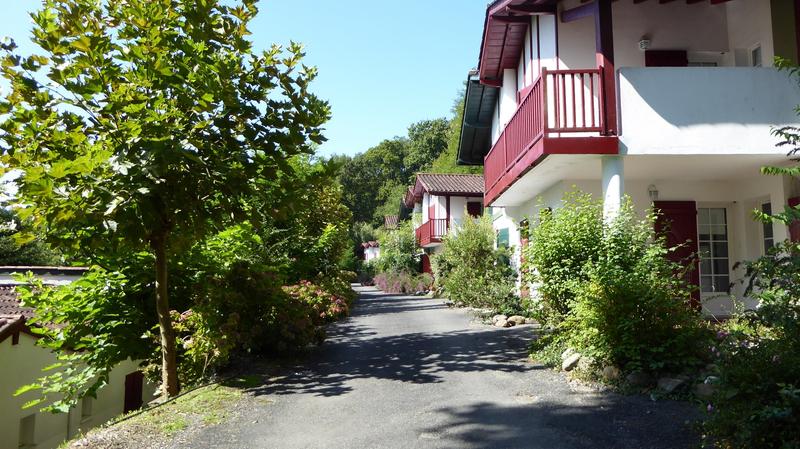 Propriété - 1 600 m² - 88 pièces