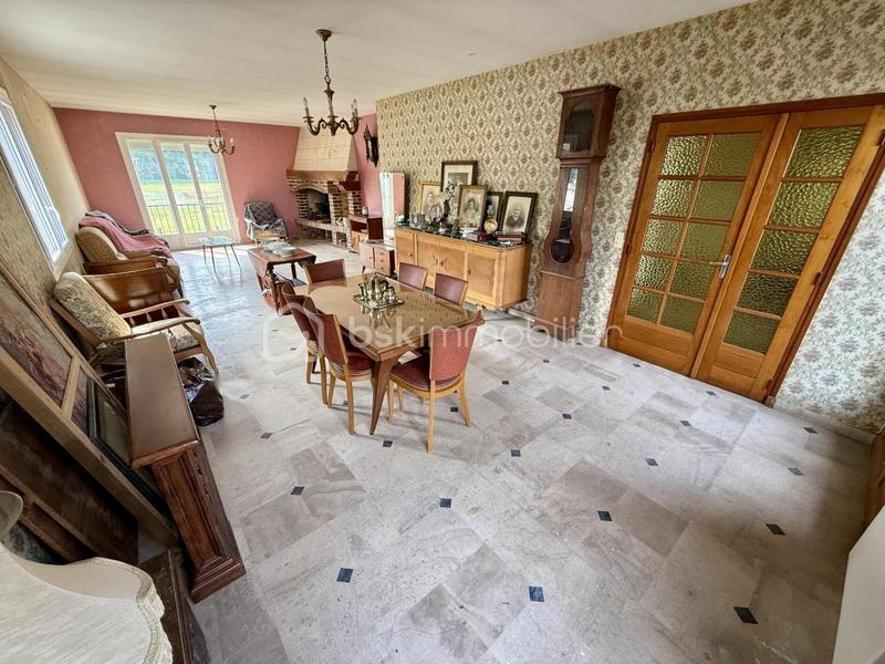 Maison traditionnelle - 205 m² - 7 pièces