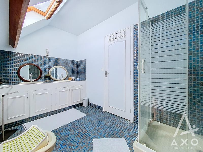 Maison - 204 m² - 8 pièces