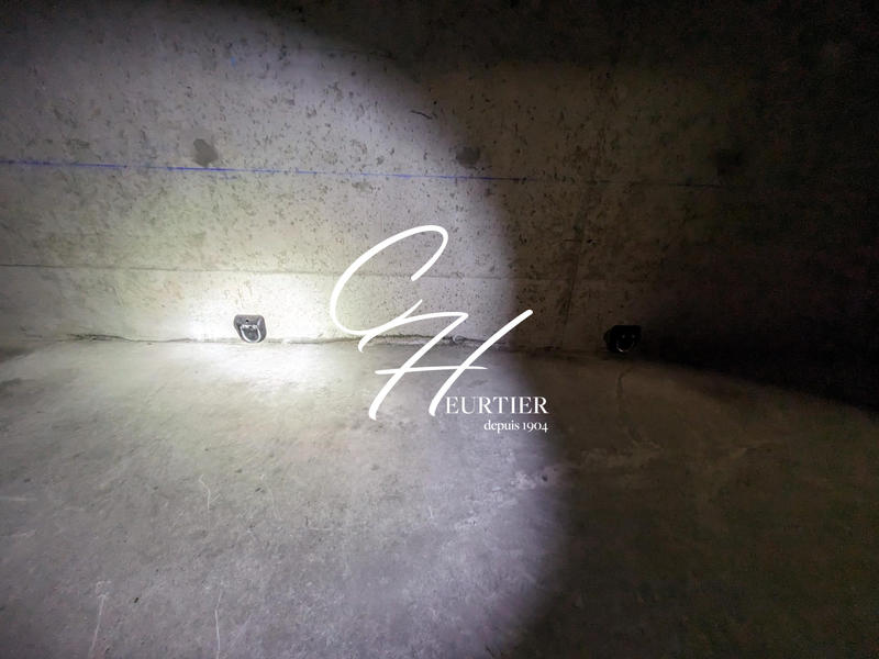 Parking / Garage - 28 m²