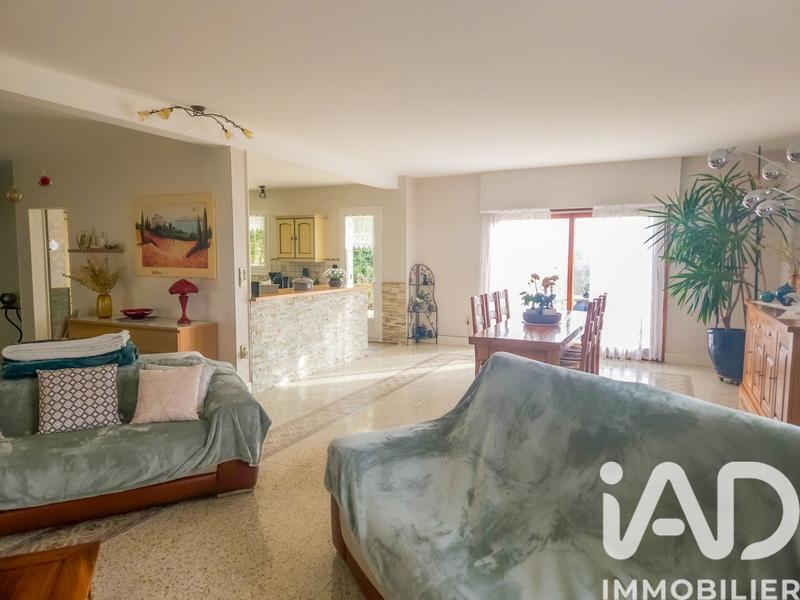 Maison - 180 m² - 8 pièces