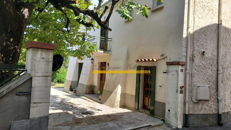 Maison - 293 m² - 13 pièces