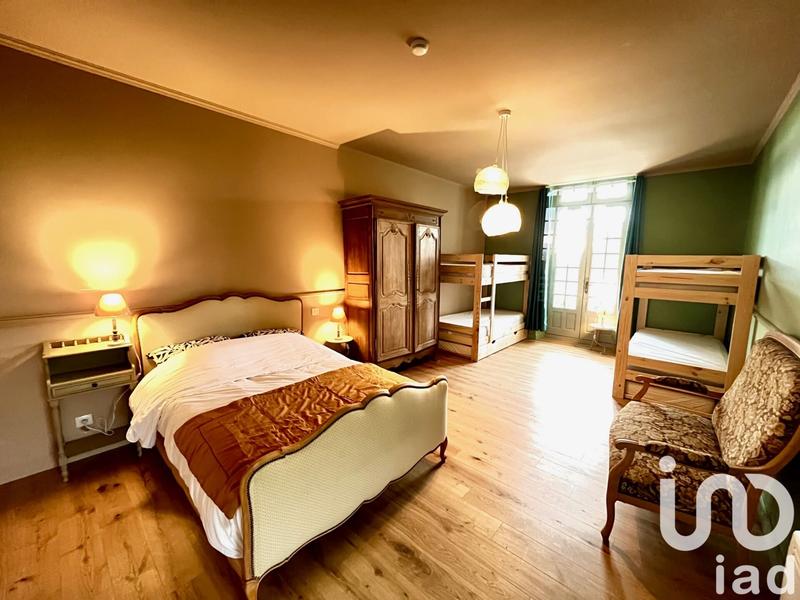 Maison - 720 m² - 10 pièces