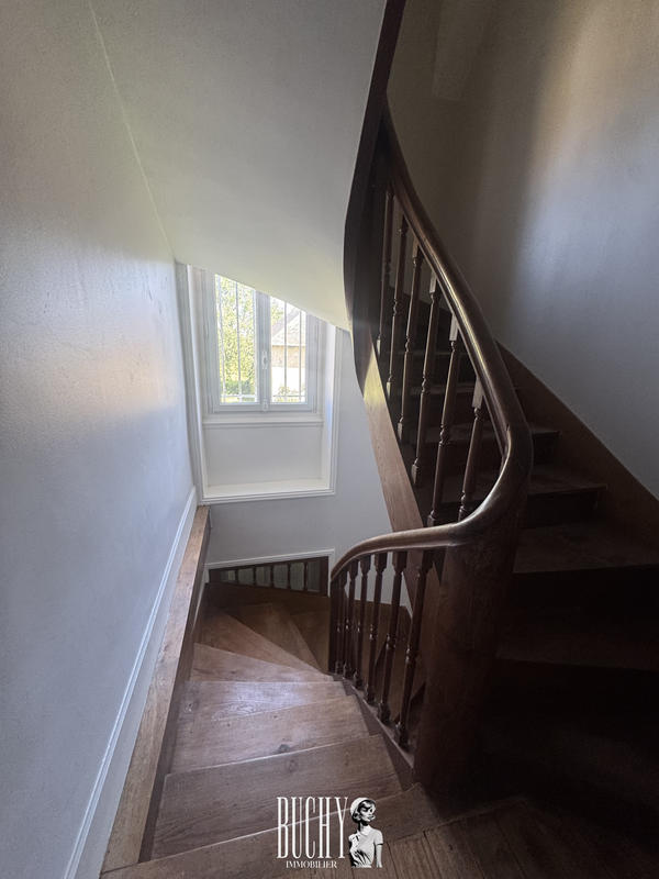 Maison - 338 m² - 12 pièces