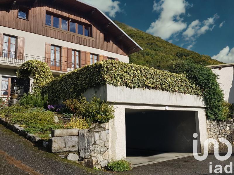 Maison - 250 m² - 10 pièces