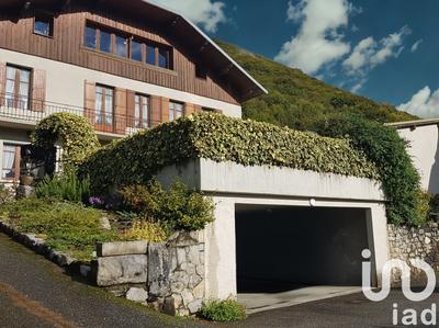 Maison - 250 m² - 10 pièces