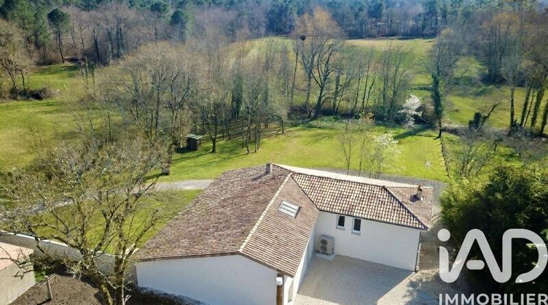 Maison - 212 m² - 8 pièces