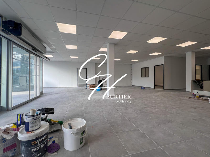 Local commercial - 167 m² - 3 pièces