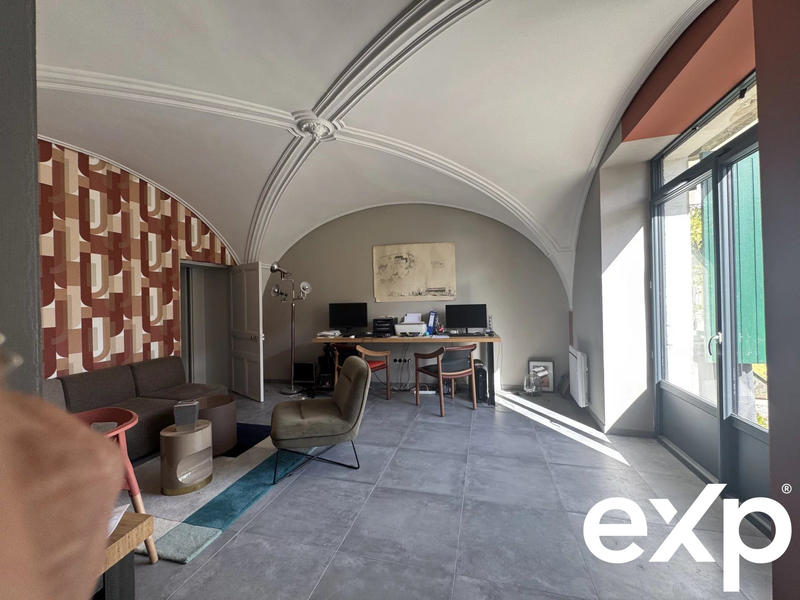 Maison traditionnelle - 400 m² - 12 pièces