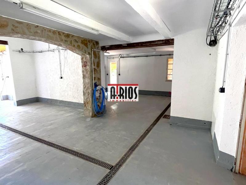 Local d'activité / Entrepôt - 169 m²