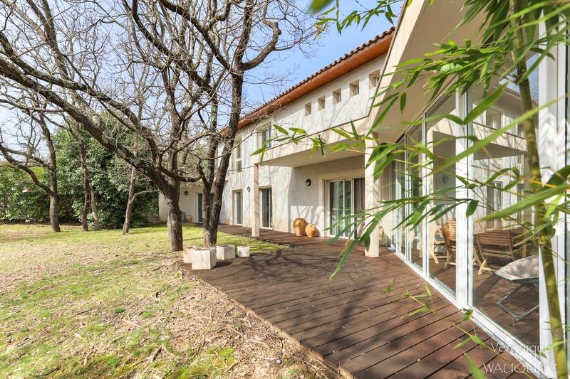 Maison - 324 m² - 6 pièces