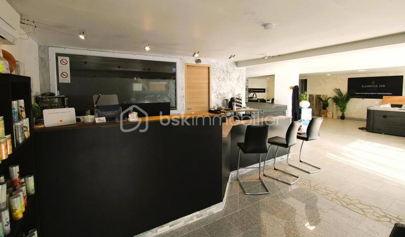 Maison - 281 m² - 5 pièces