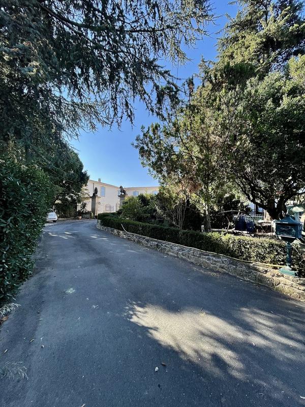 Bastide - 379 m² - 9 pièces