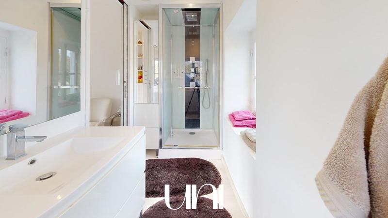 Maison - 200 m² - 8 pièces