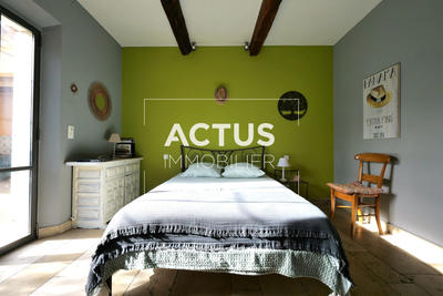 Maison - 202 m² - 7 pièces