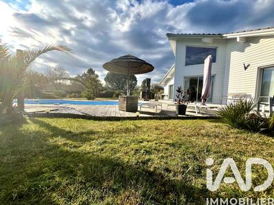 Maison - 179 m² - 6 pièces