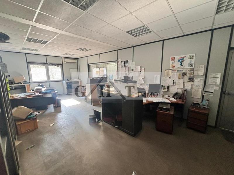 Entrepôt - 4 970 m²