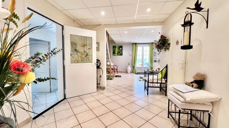 Maison - 349 m² - 10 pièces