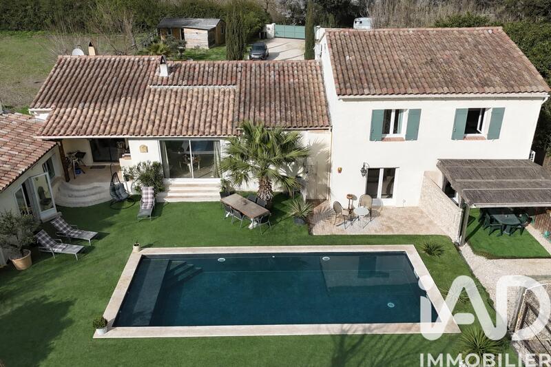 Maison - 250 m² - 7 pièces