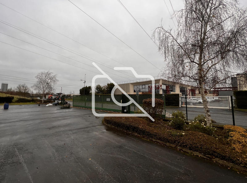 Entrepôt - 3 668 m²