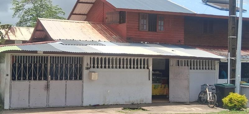 Maison - 201 m² - 7 pièces