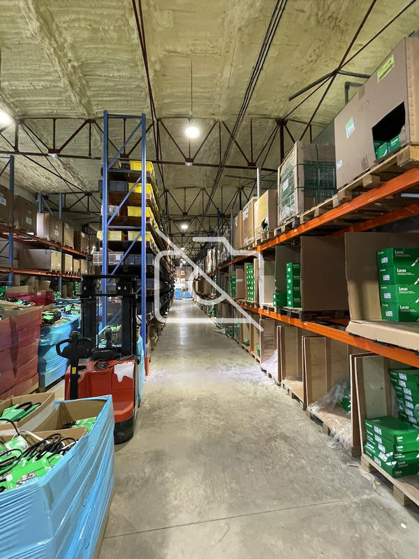 Entrepôt - 1 000 m²