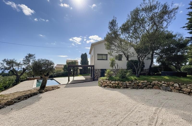 Maison - 185 m² - 5 pièces