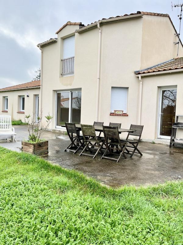 Maison - 181 m² - 6 pièces