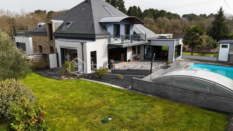 Maison - 270 m² - 10 pièces