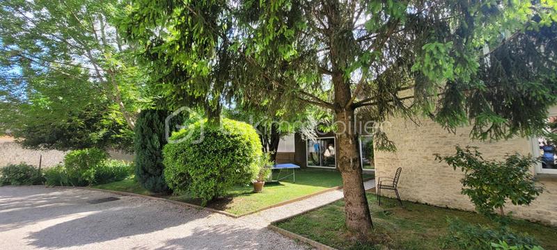 Maison en pierre - 222 m² - 9 pièces