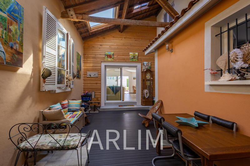 Maison - 182 m² - 8 pièces