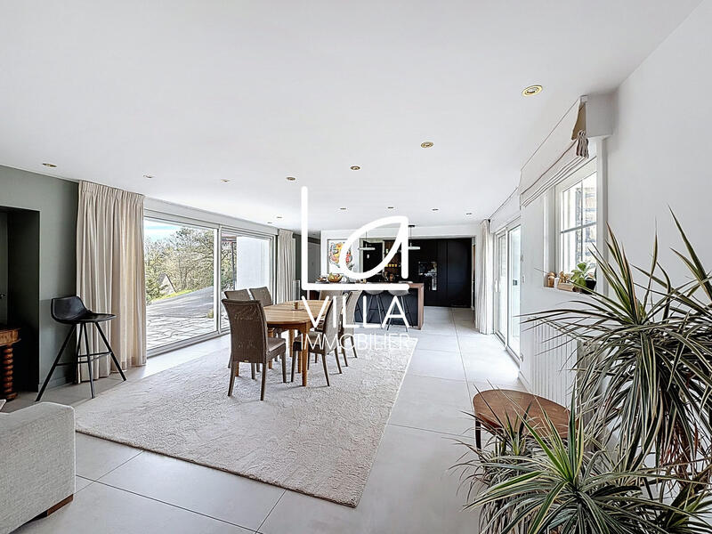 Villa - 213 m² - 6 pièces