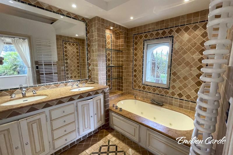 Villa - 167 m² - 6 pièces