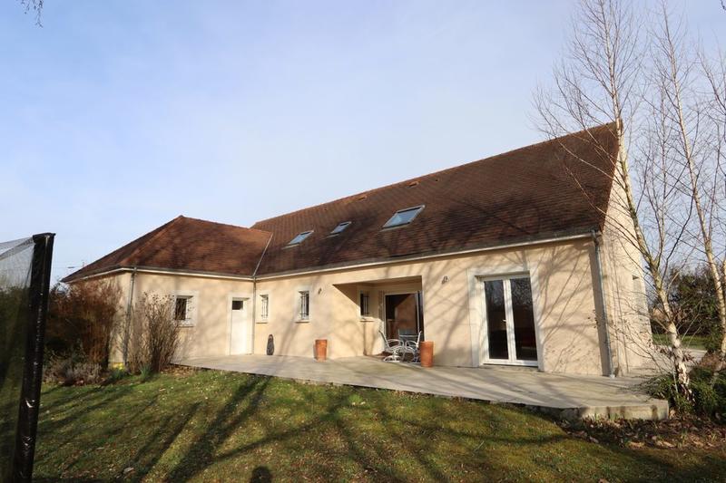 Maison - 255 m² - 10 pièces