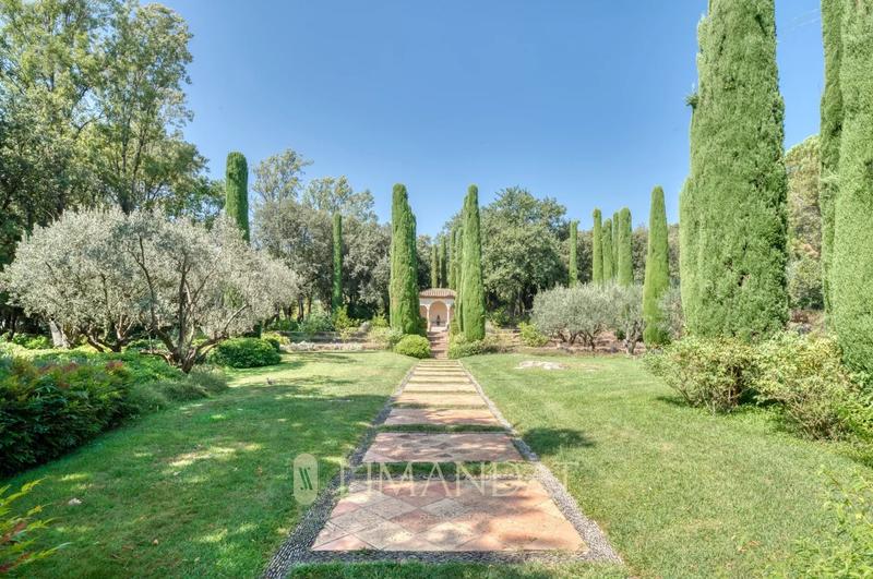 Villa - 460 m² - 9 pièces