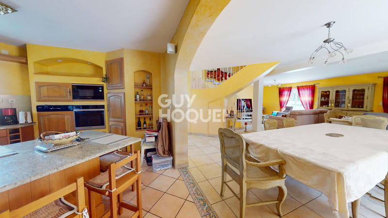 Maison - 280 m² - 10 pièces