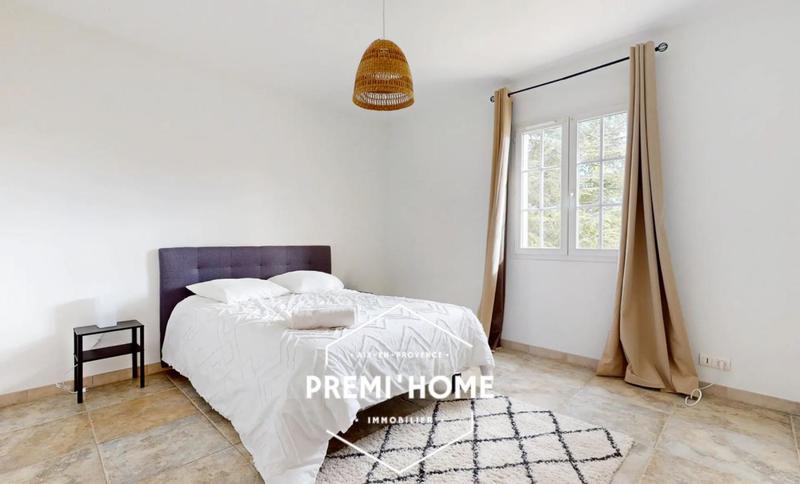 Maison - 260 m² - 7 pièces