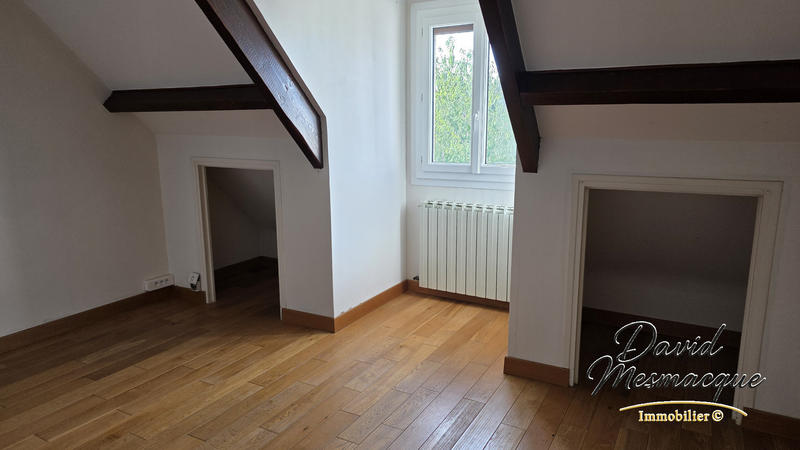 Maison - 207 m² - 9 pièces