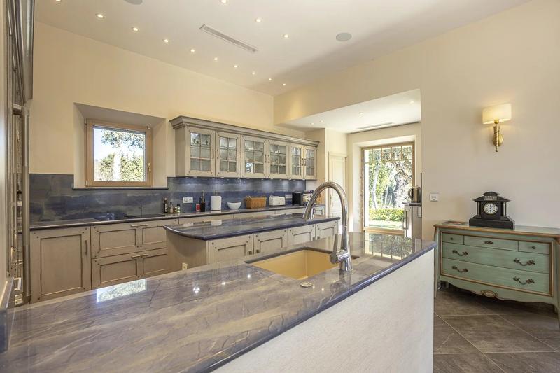 Maison - 390 m² - 12 pièces