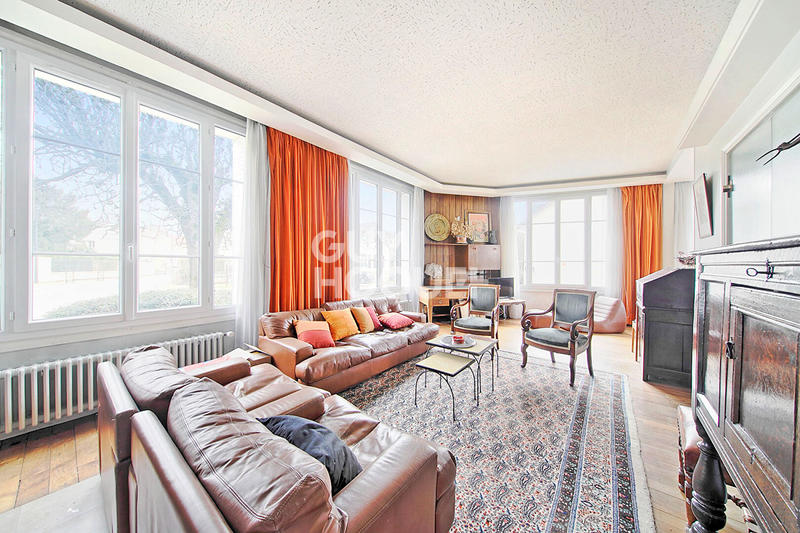 Maison - 261 m² - 13 pièces