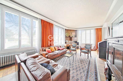 Maison - 261 m² - 13 pièces