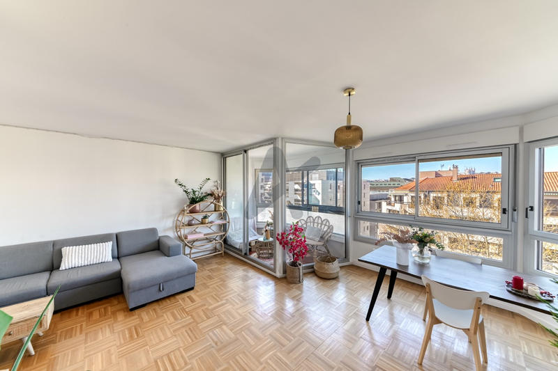 Appartement - 99 m² - 4 pièces