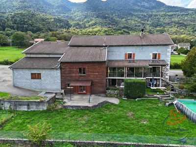 Maison - 176 m² - 7 pièces