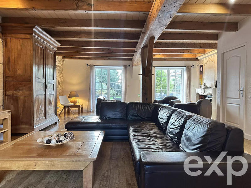 Maison - 304 m² - 10 pièces