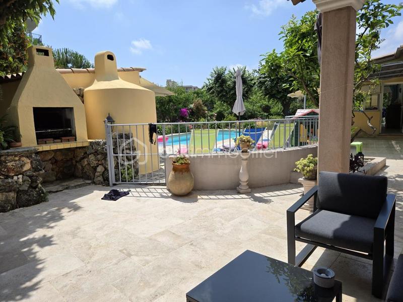 Villa - 300 m² - 8 pièces