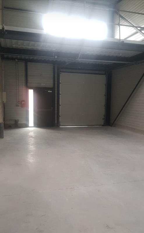 Local d'activité / Entrepôt - 99 m² - 5 pièces