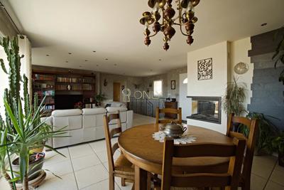 Maison - 150 m² - 4 pièces