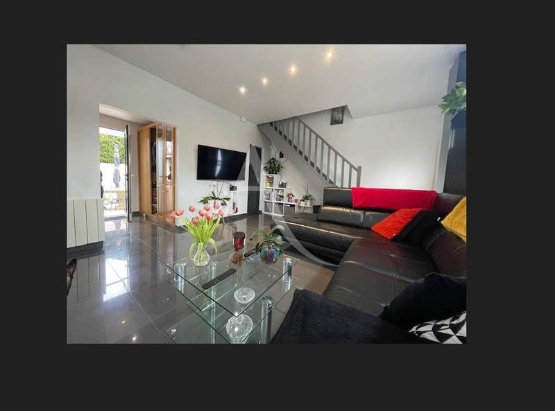 Maison - 104 m² - 4 pièces